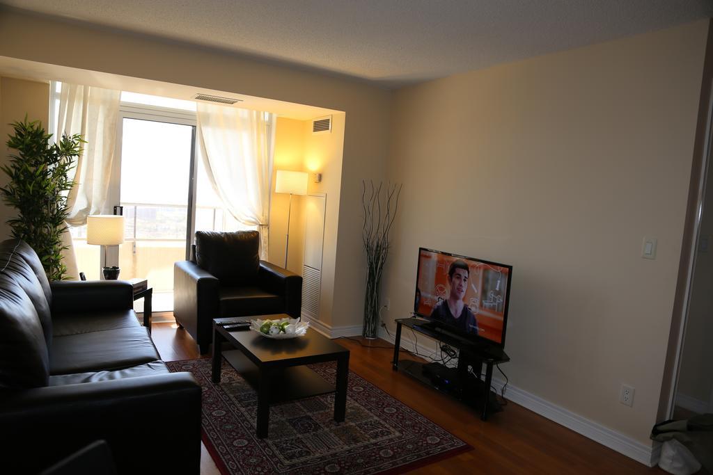 Duke Furnished Suites - Mississauga City Centre Екстер'єр фото
